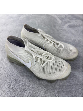 Nike Women's Size 8.5 US/6 UK/40 EU VaporMax Flyknit White Christmas 849557-100